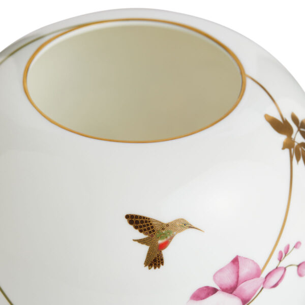 701587436892-Wedgwood-Hummingbird-Vase-18cm-detail-1200x1200-100KB Close-up shot of Wedgwood Hummingbird Small Vase defined by expressive floral motifs and an artfully sculpted bird finial finished with 22-carat gold detailing | Kneen & Co