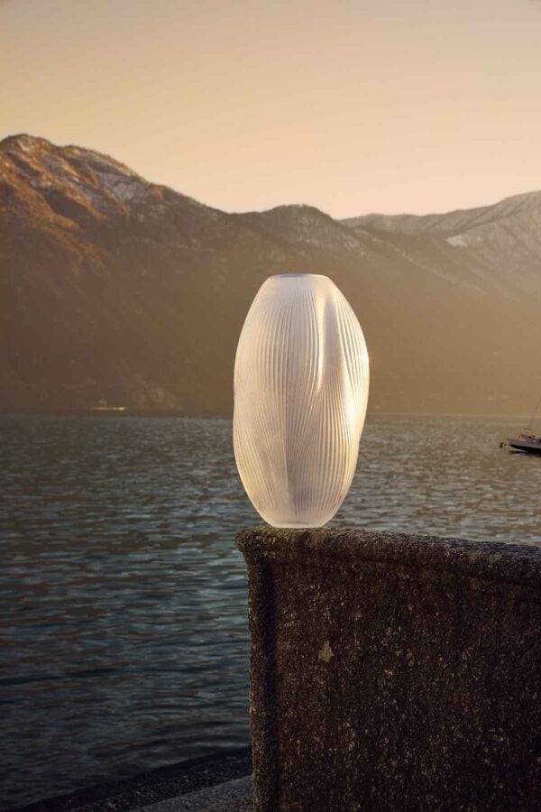 LALIQUE-Alize-Vase-Lifestyle-Image-4-1200w-100KB