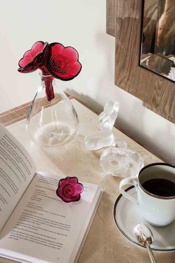 LALIQUE-PerfumeBottles-11130100-2-Fleurs-Lifestyle-image-1200w-100KB LALIQUE-PerfumeBottles-11130100-2-Fleurs-Lifestyle-image-1200w-100KB