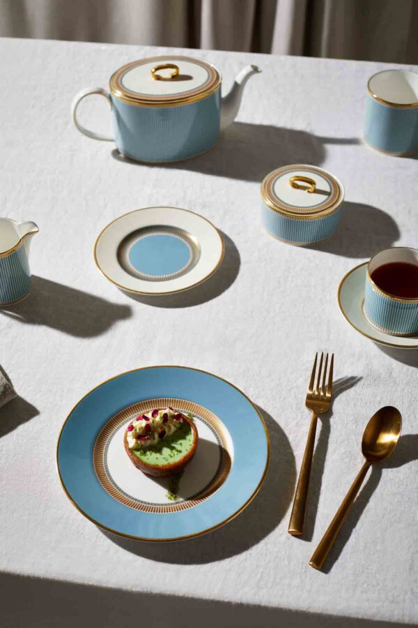 Modern dinner setting with Wedgwood Helia Dinnerware in fine bone china with 22-carat gold trim and blue pinstripe borders | Kneen & Co