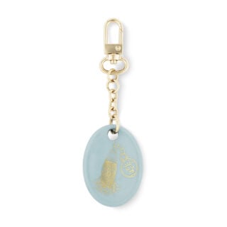 Ginori 1735 Fortunae Porcelain Charm, celadon oval with gold four-leaf clover and gold-tone clasp | Kneen & Co