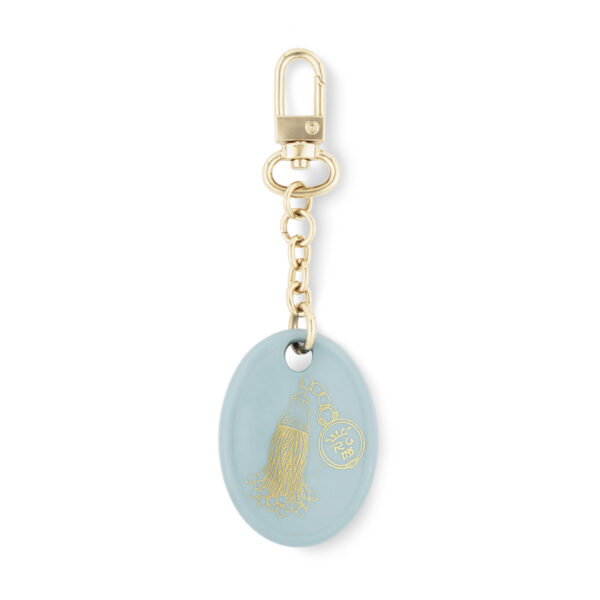Ginori 1735 Fortunae Porcelain Charm, celadon oval with gold four-leaf clover and gold-tone clasp | Kneen & Co